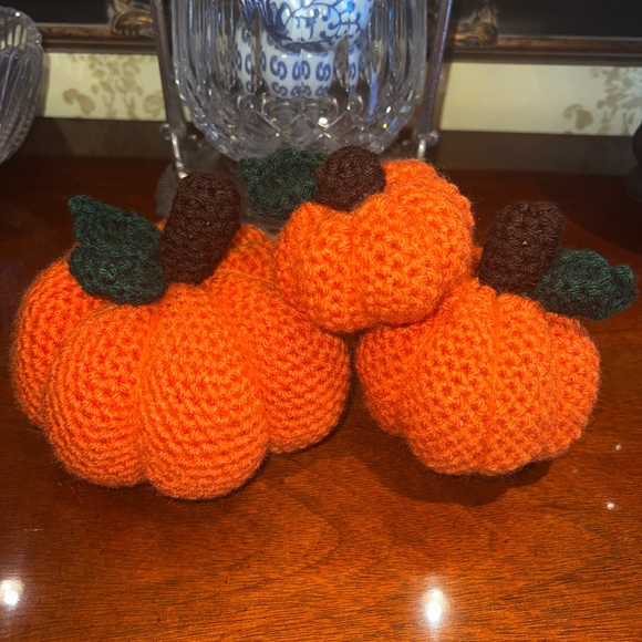 🎃 Set of Hand Crocheted Fall Pumpkins! - Picture 4 of 7